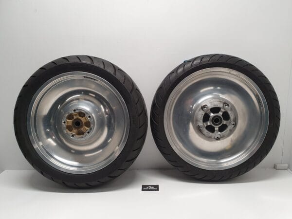 Set V-Rod VRSC 02-06 wielen + zgan banden