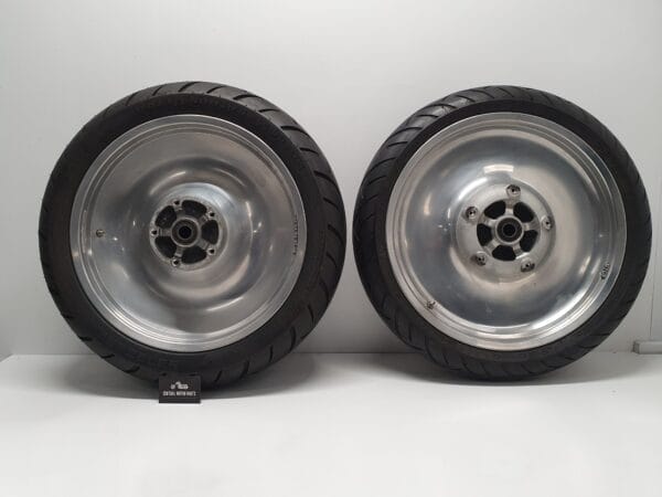 Set V-Rod VRSC 02-06 wielen + zgan banden 41065-01 + 43257-01 - Afbeelding 4