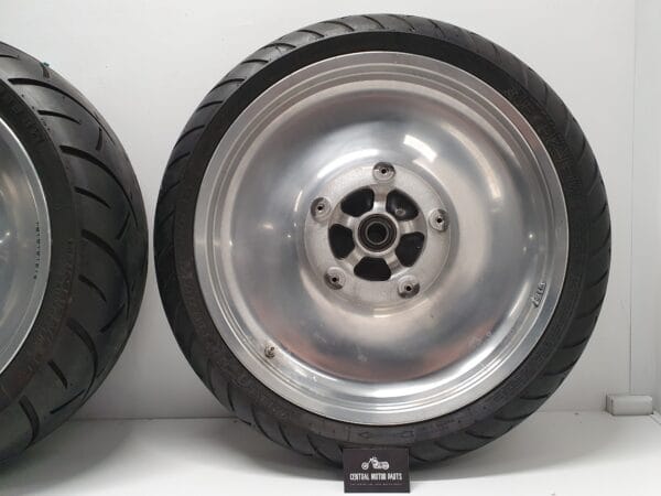Set V-Rod VRSC 02-06 wielen + zgan banden