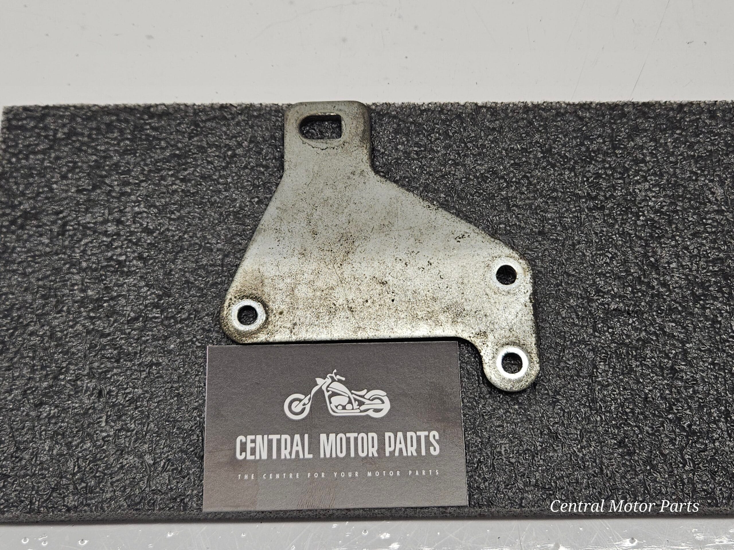 Voorste uitlaat beugel Dyna 99-17