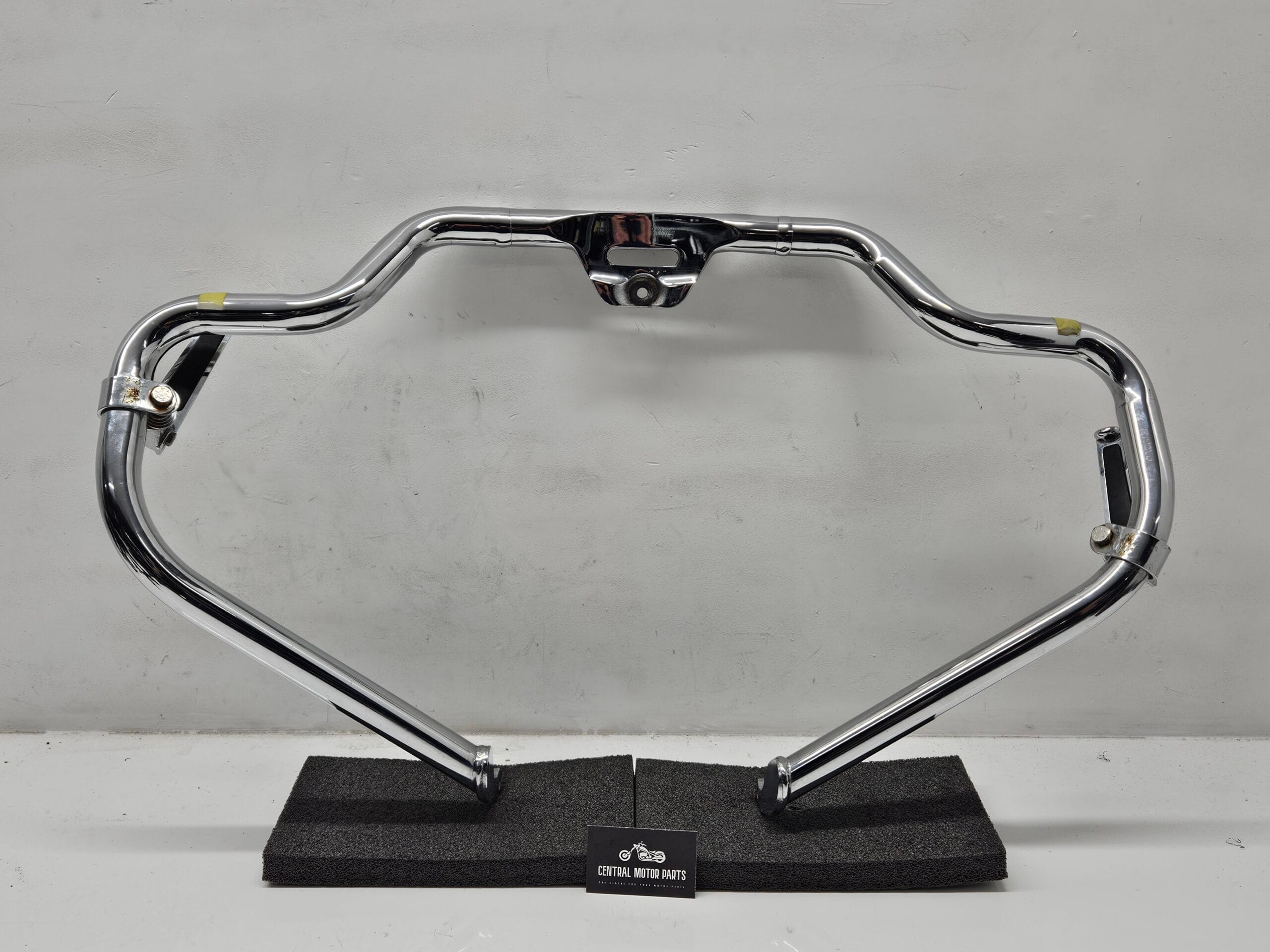 Chromen Mustache Valbeugel Softail 2018-up + Highway Pegs