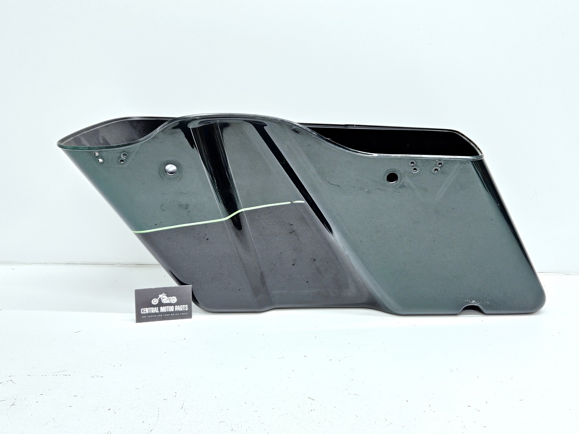 Right Saddlebag Bottom Touring 2014-2023 – 90200412