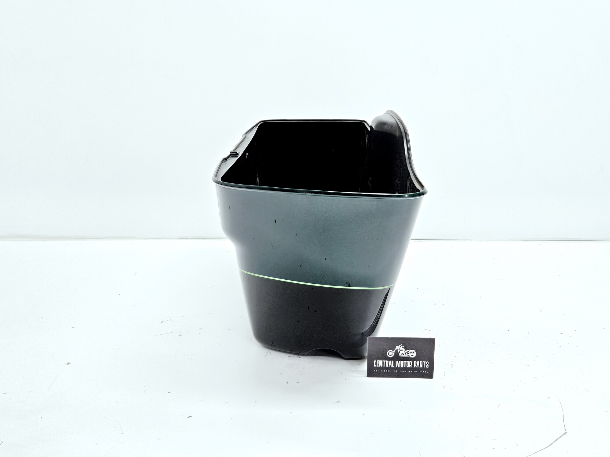 Right Saddlebag Bottom Touring 2014-2023 – 90200412