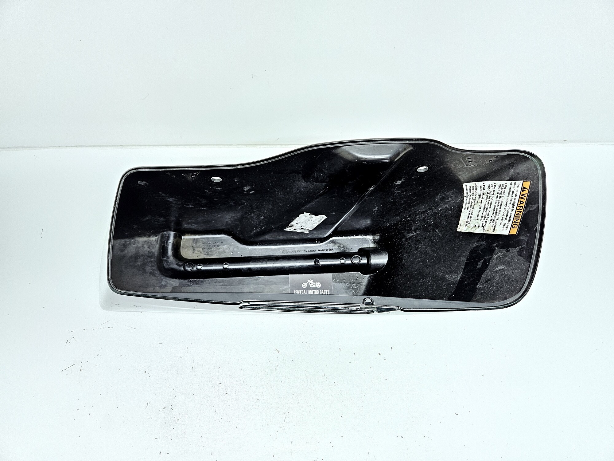 Right Saddlebag Bottom Touring 2014-2023 – 90200412